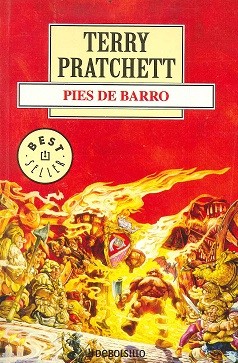 Terry Pratchett: Pies de barro (2008, Debolsillo)